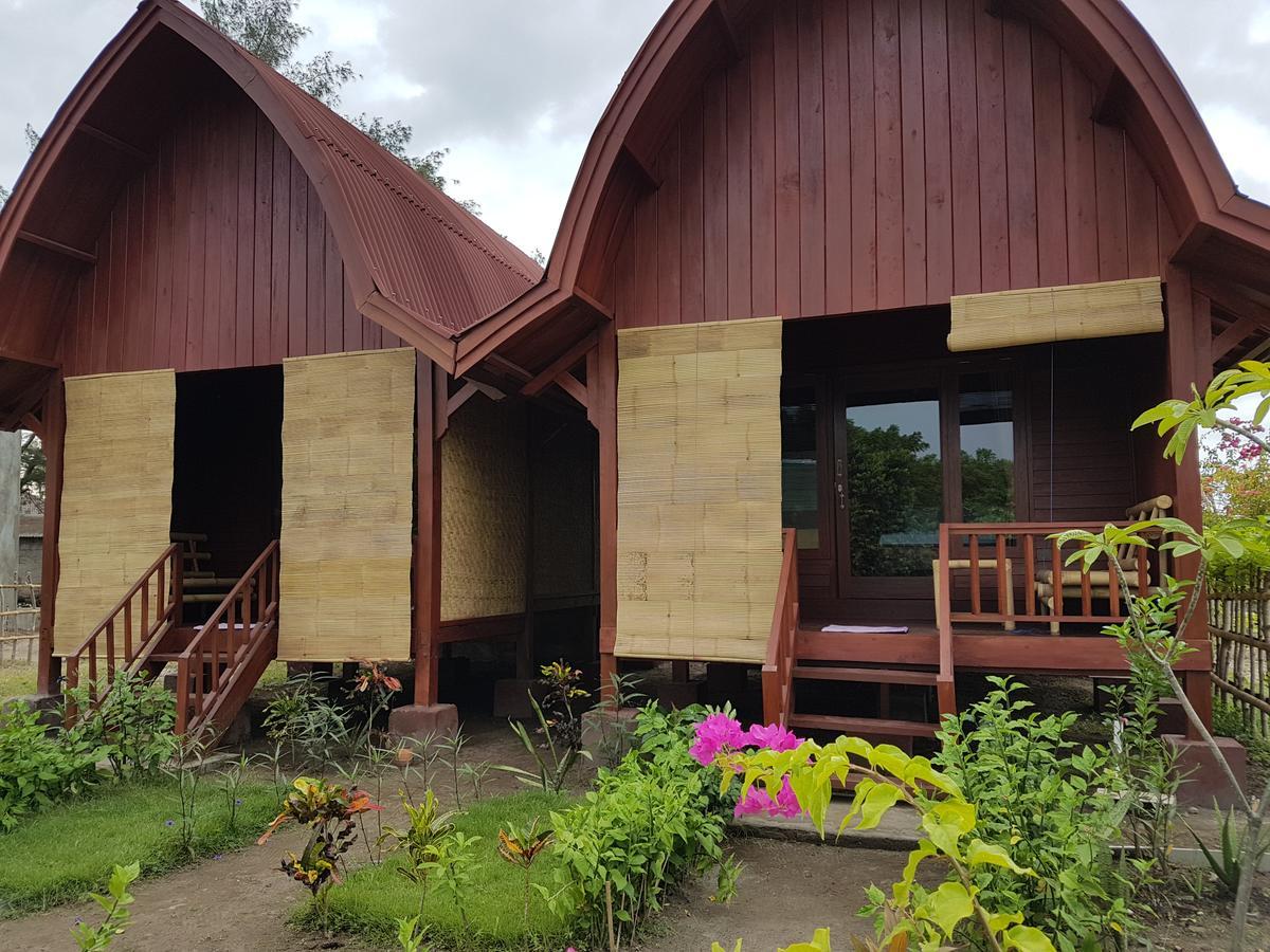 Lia Jaya Bungalows Gili Meno Exterior photo