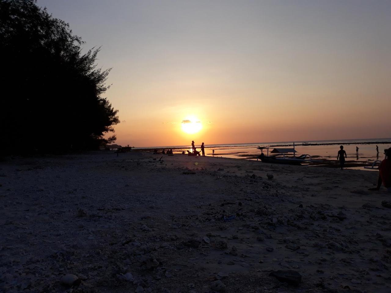 Lia Jaya Bungalows Gili Meno Exterior photo
