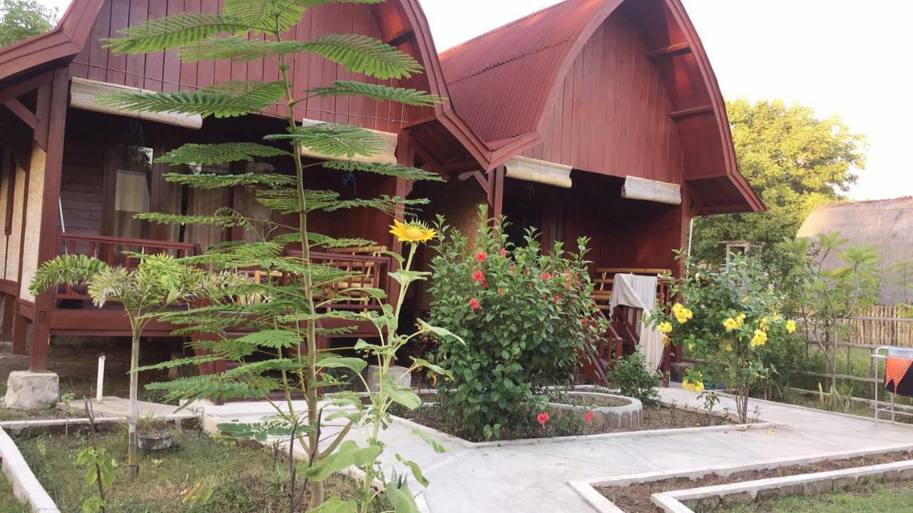 Lia Jaya Bungalows Gili Meno Exterior photo