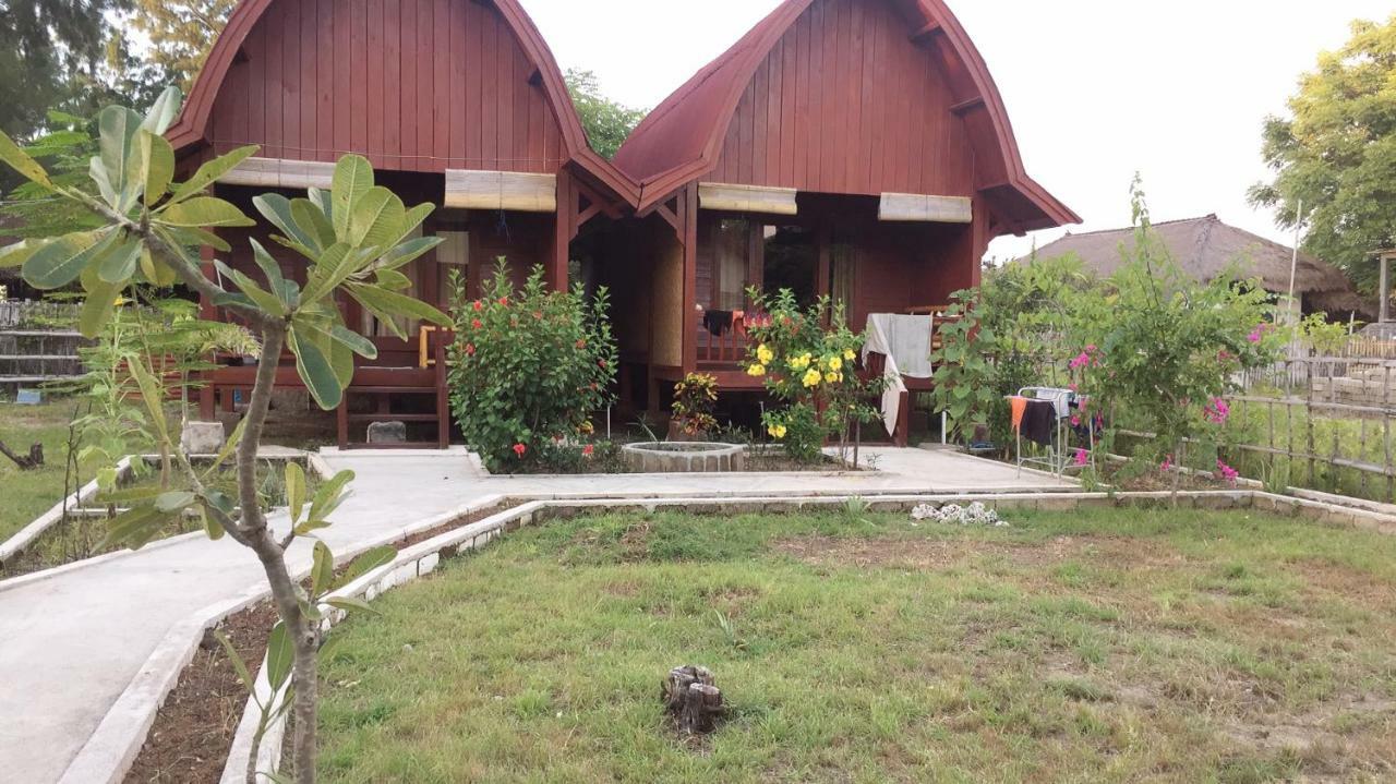 Lia Jaya Bungalows Gili Meno Exterior photo